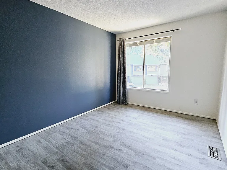 6832 NE Claremont Ave — Photo 9
