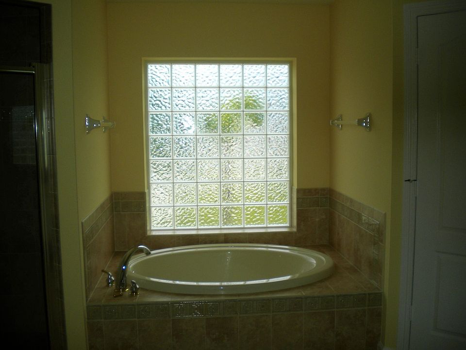 2nd image of 2731 SW Altamira Ave