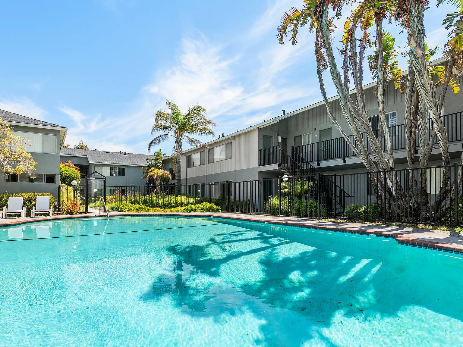 Wavecrest/Lanai Apartments — Photo 2