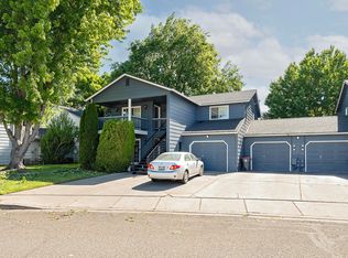 564 Village Dr, Central Point, OR
