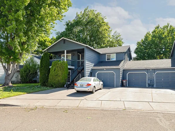 564 Village Dr, Central Point, OR 97502