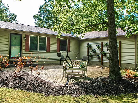 2nd image of 9697 Briarwood Dr