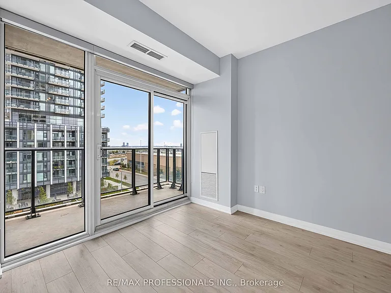 9000 Jane St #522 — Photo 7