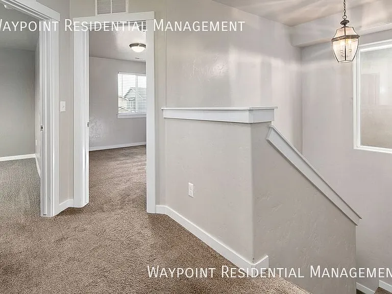 1142 W Parkstone St — Photo 22