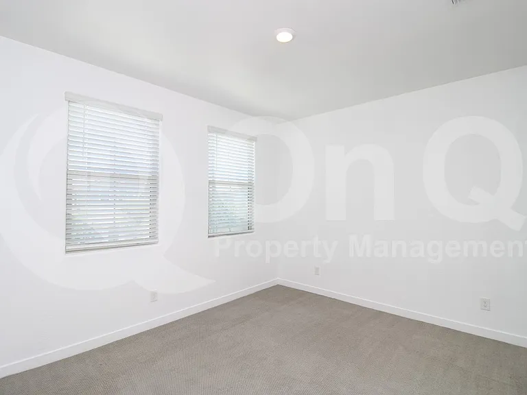 1045 E Thompson Way — Photo 8