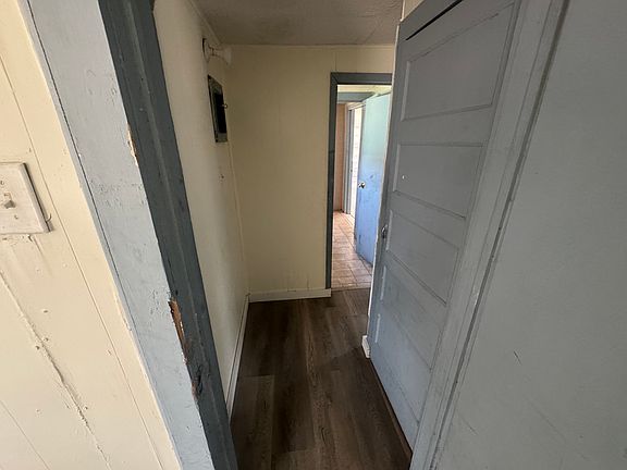 4th image of 701 E Lovett St #1