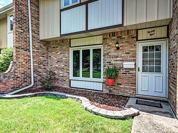 2nd image of 29 Ottawa Ct #29
