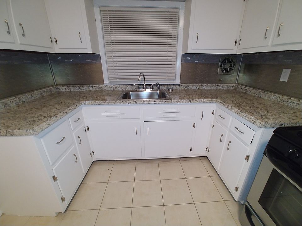 1st image of 500 1/2 E 1st Ave #4