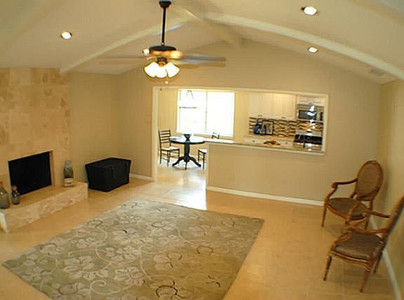 5th image of 16019 Longvista Dr