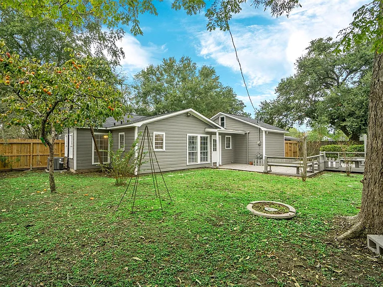 1110 Woods Dr — Photo 30
