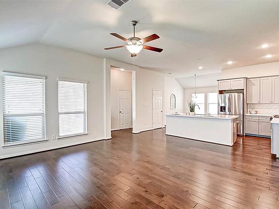 3rd image of 18802 Majestic Vista Ln