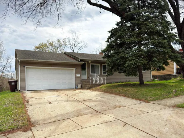 504 Parkside Dr, Rockford, IL 61108