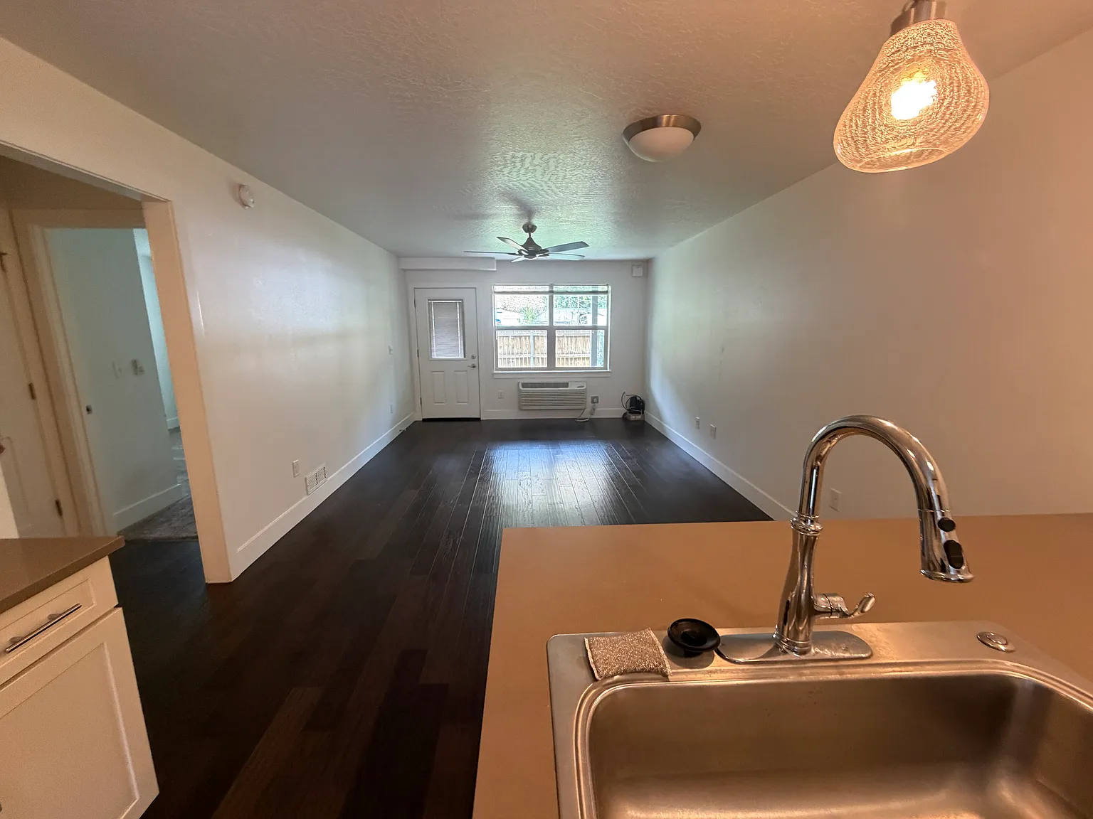 2 bed, 840 sqft, $1,600 — Photo 1