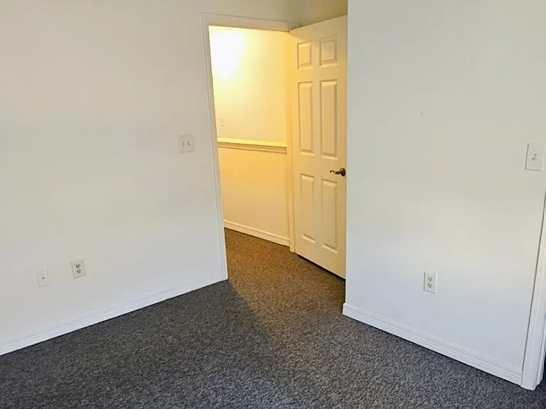 Hilldale Springs Cres — Photo 11