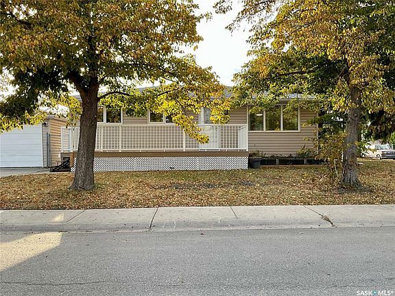 3rd image of 18 Willowview St