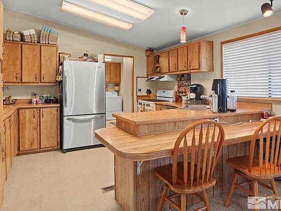 4th image of 1030 Green Valley Dr