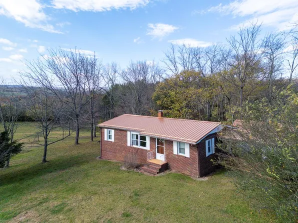 52 Hankins Ln, Castlewood, VA 24224