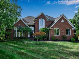 5540 Oak Field Ln, Buffalo, NY 14221