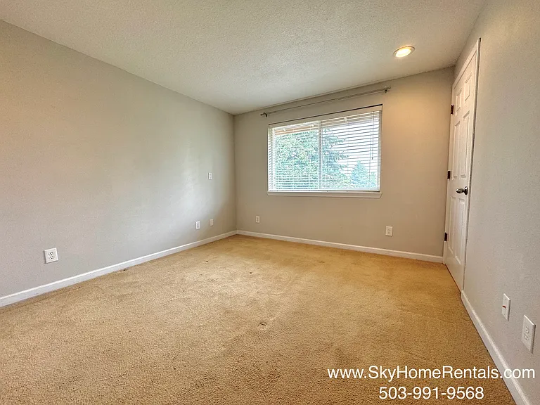 2160 Maplewood Dr S — Photo 9