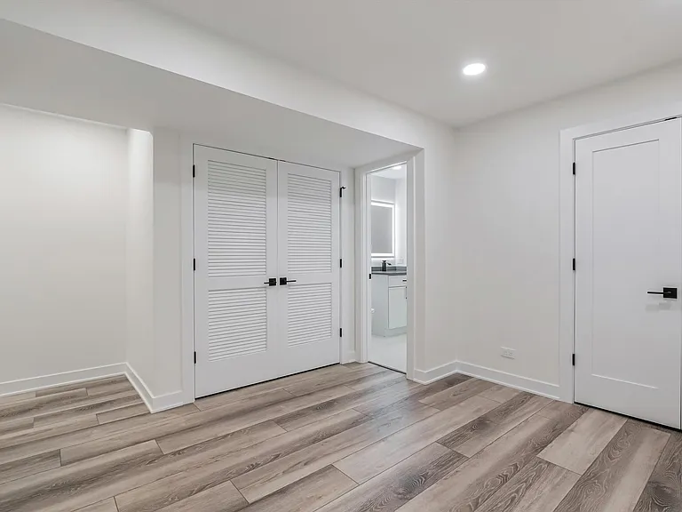 1308 S Plymouth Ct — Photo 16