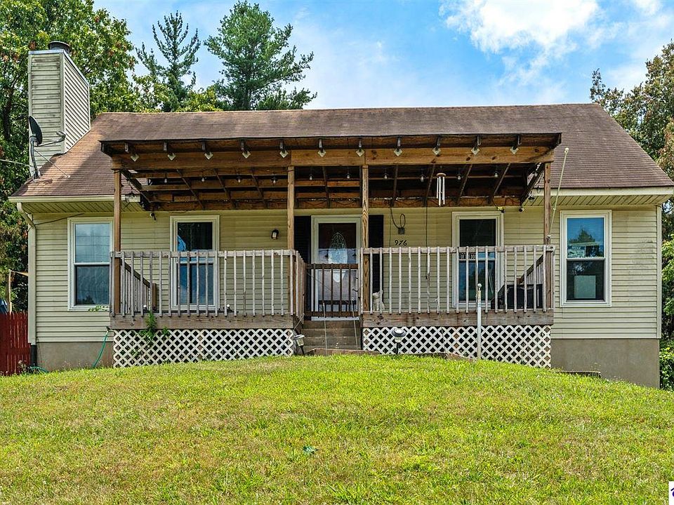 1st image of 976 Woods Hollow Dr
