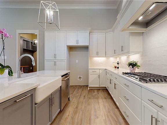 5th image of 584 N Corniche Du Lac