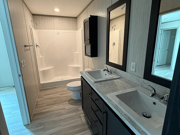 605 Larimore Cir — Photo 13