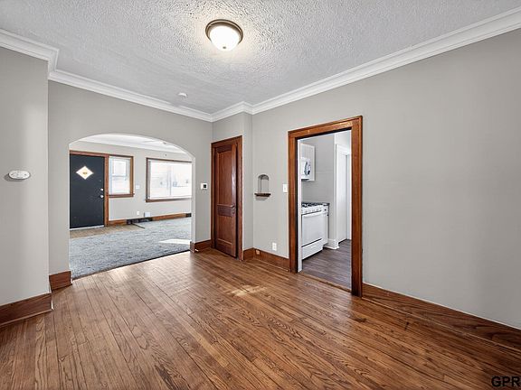 2nd image of 3123 Fontenelle Blvd