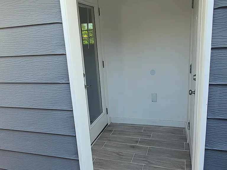 909 Begonia St #1 — Photo 9