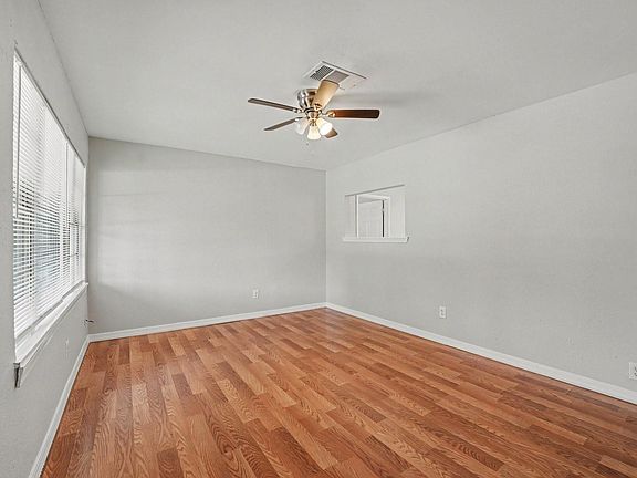 3rd image of 8433 Woodlyn Rd