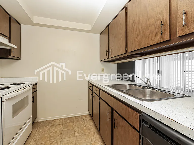 5835 Troy Villa Blvd — Photo 6