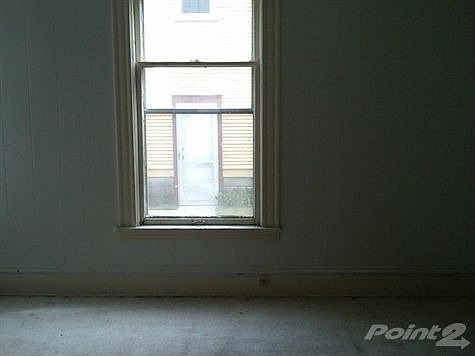2nd image of 833 Geneva Ave SE