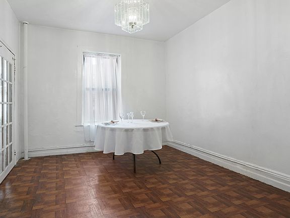 4th image of 946 Hoe Ave APT 3B