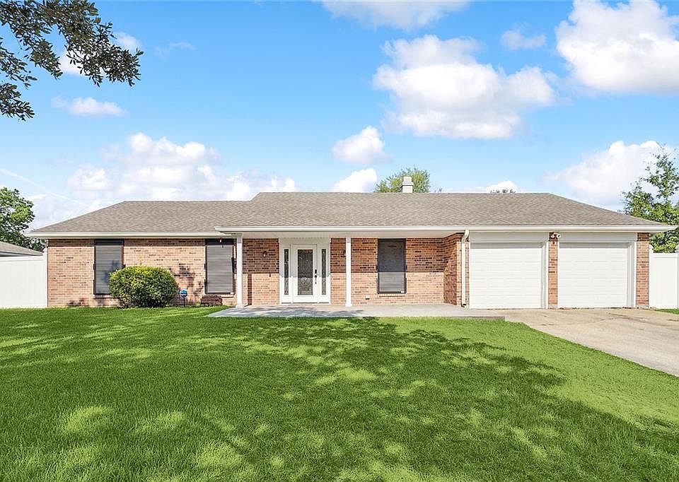 1st image of 111 Branchwood Dr