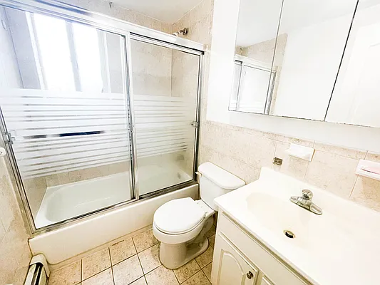 Rented by Showcase Realty | media 6