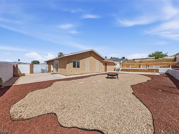 3rd image of 6811 Soldela Dr