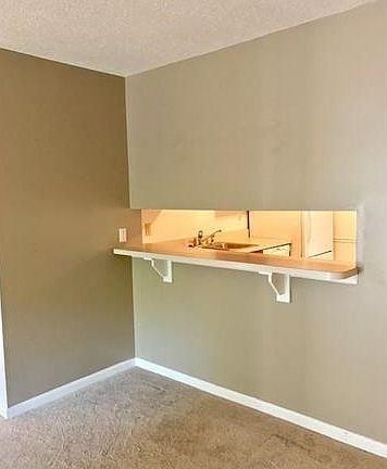 Breakfast bar