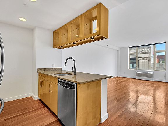 5th image of 161 E 110th St #5G