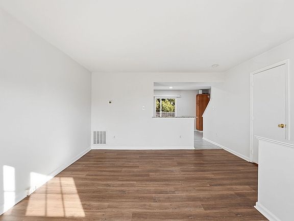 4th image of 3031 Antrim Cir