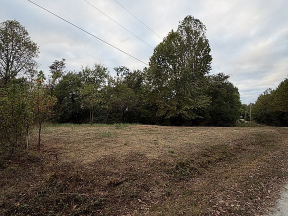 3rd image of 2218 Gina Ln