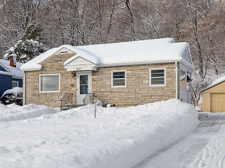 871 Lexington Pkwy S — Photo 1