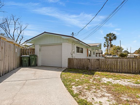 5th image of 208 Poinsettia Dr