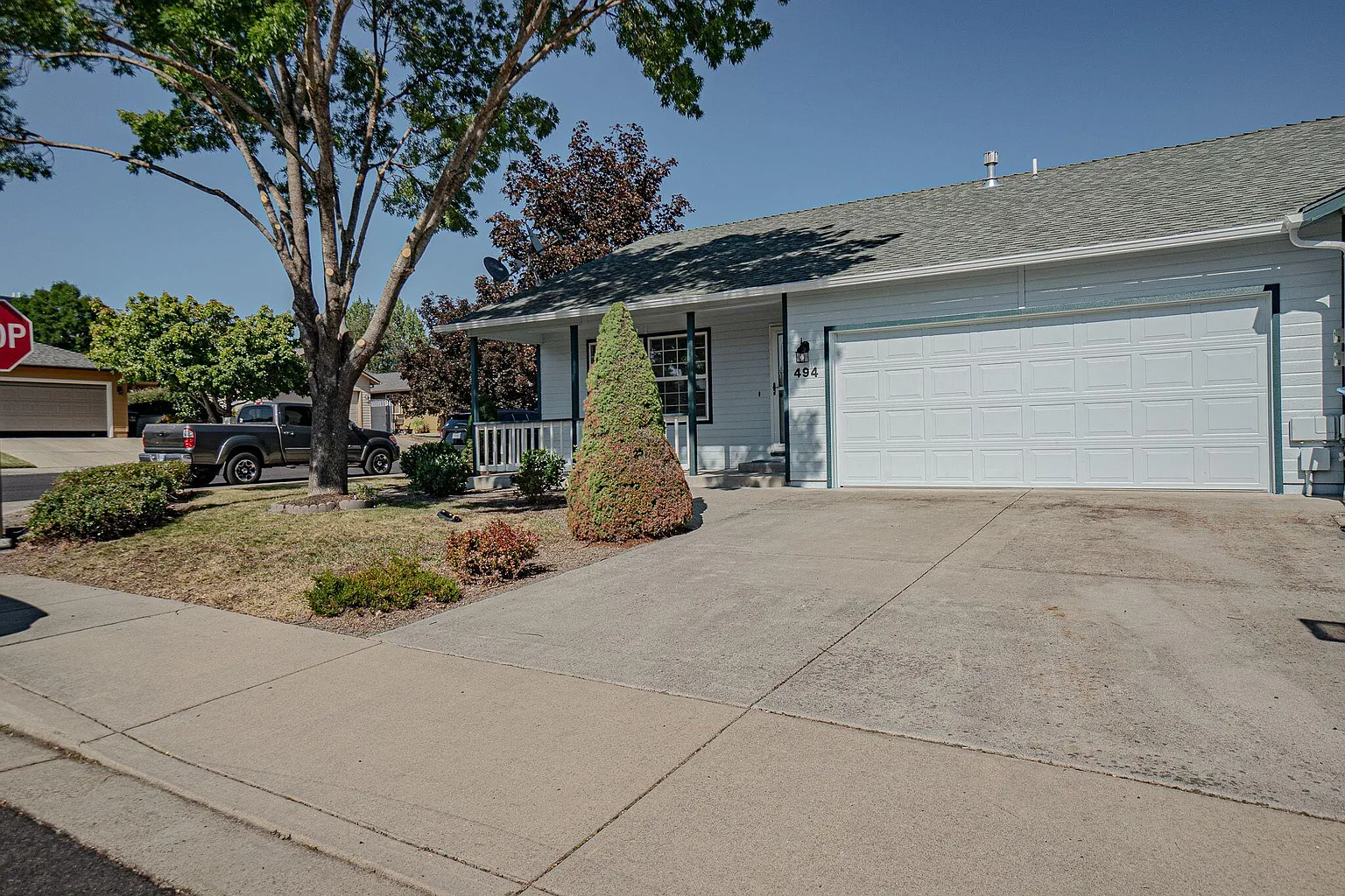494 Saint Clair Way photo 1
