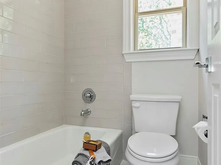 810 Herdsman Dr — Photo 39