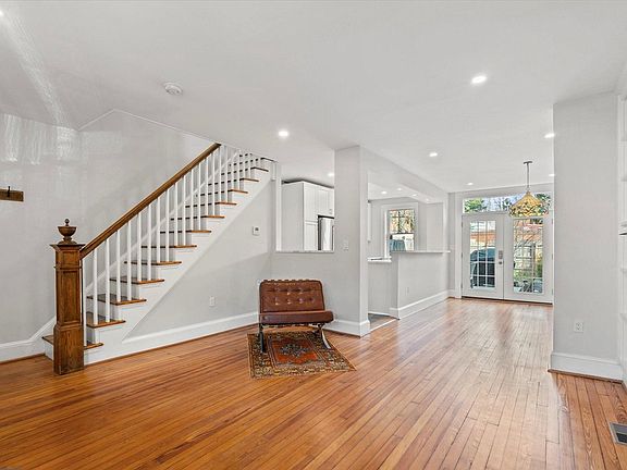 4th image of 113 Harvard St