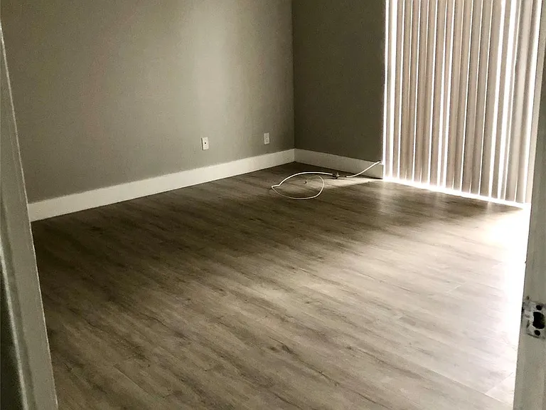 500 NE 2nd St #215 — Photo 14