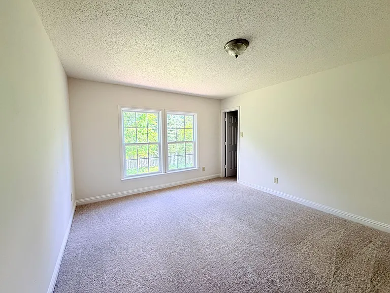 2946 Heirloom Ln — Photo 35