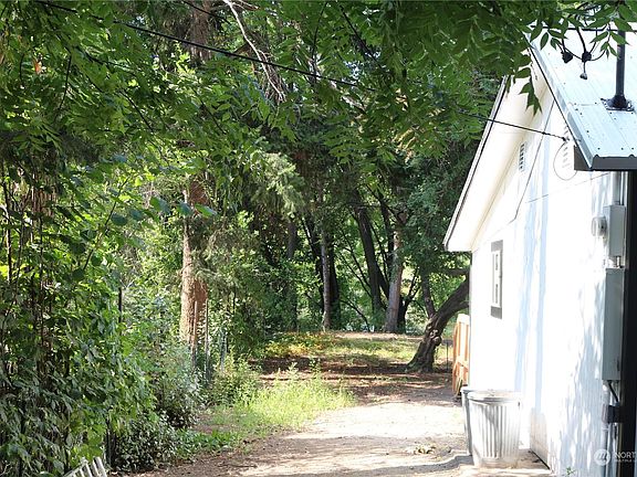 3rd image of 7 Hoot Owl Ln
