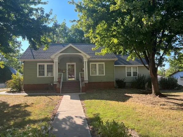 419 N 10th St, Fredonia, KS 66736