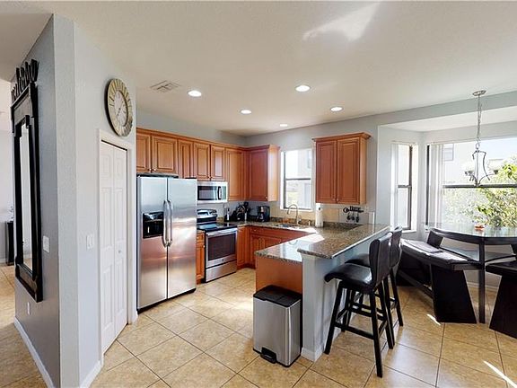 4th image of 424 Cinnamon Dr